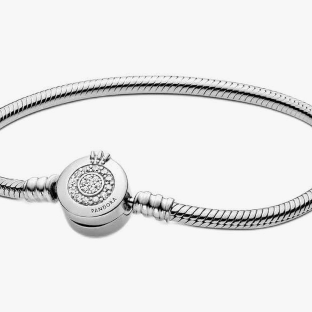 NEW IN GIFT BOX! 🎁 (6.5”) Pandora Silver Snake Chain Bracelet with Crystal Clasp